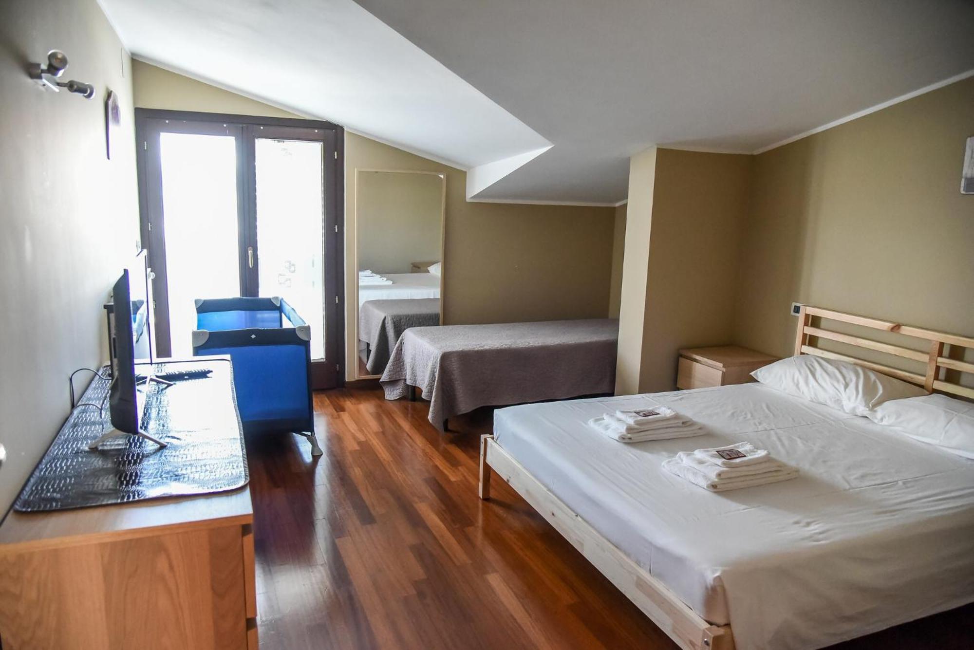 Attic Aries Apartman Montesilvano Marina Kültér fotó