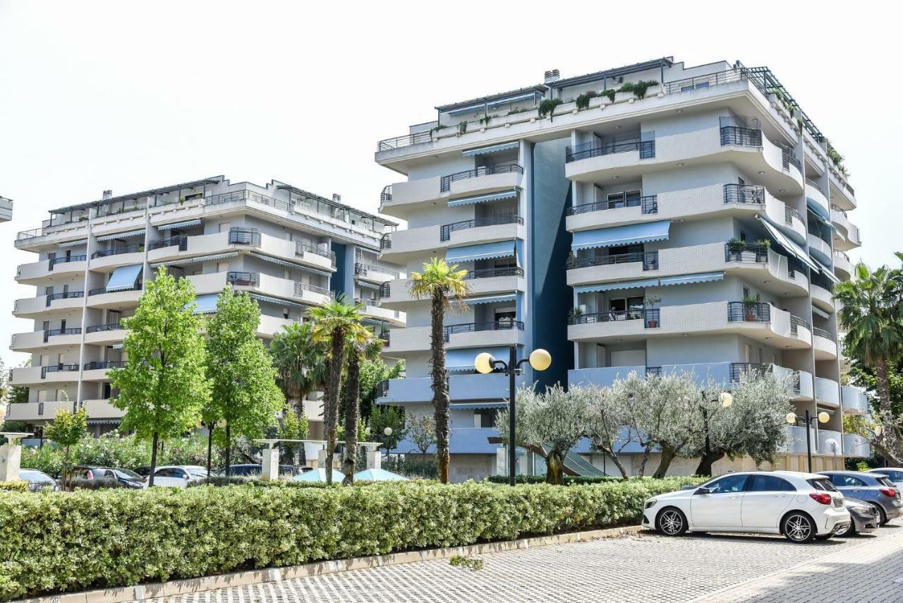 Attic Aries Apartman Montesilvano Marina Kültér fotó